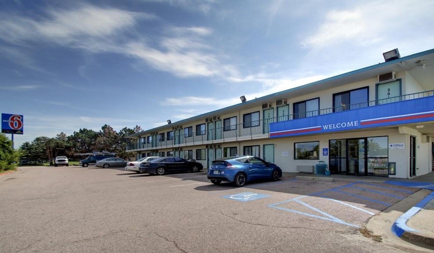 Marcus & Millichap sells 87-room motel in South Dakota - REJournals