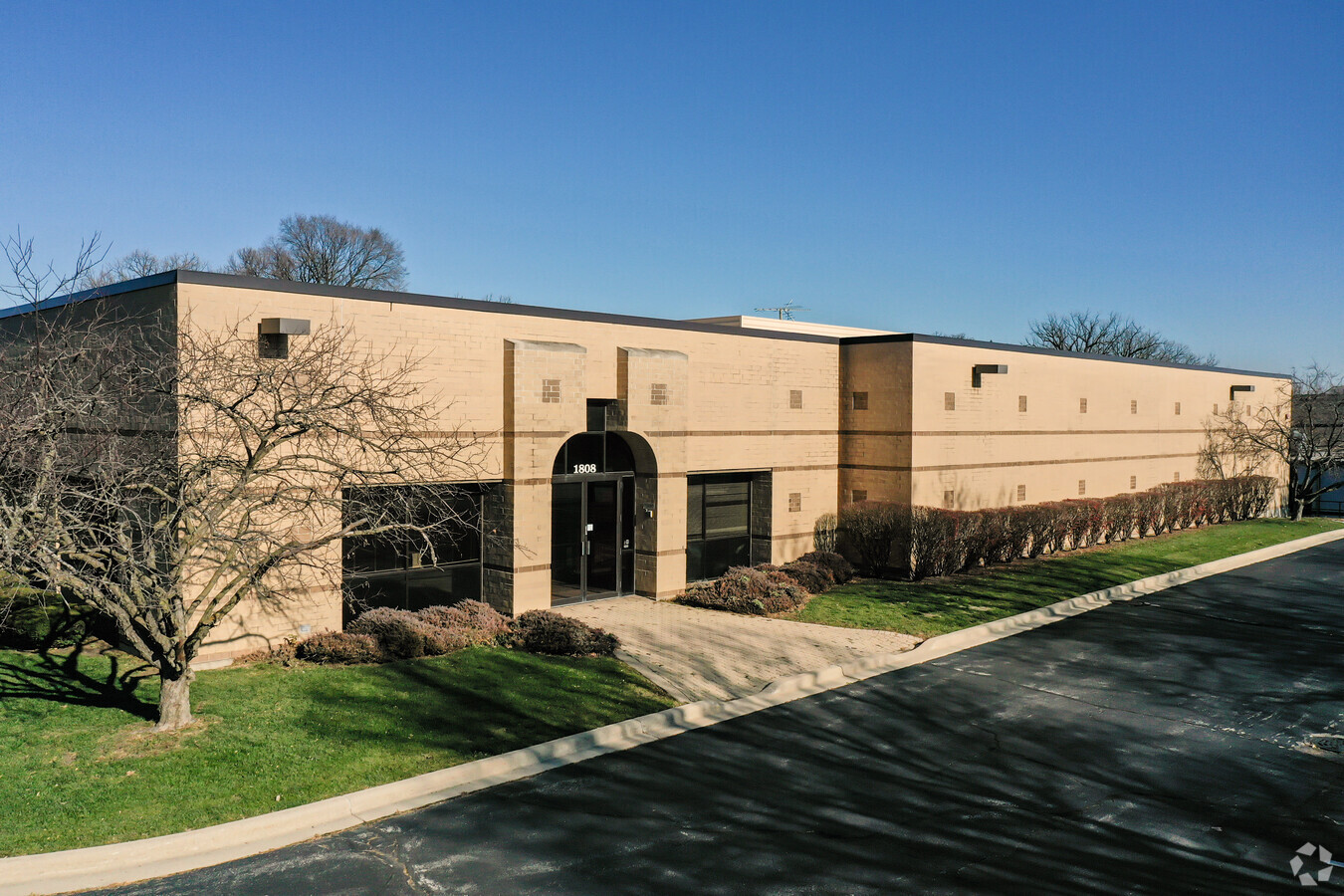 20k-square-foot-flex-building-in-lisle-trades-hands-rejournals