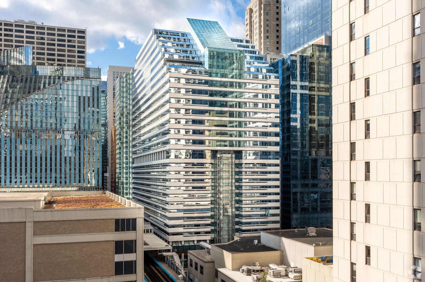 Spaulding Ridge signs 25,779-square-foot office lease at 203 N. LaSalle ...