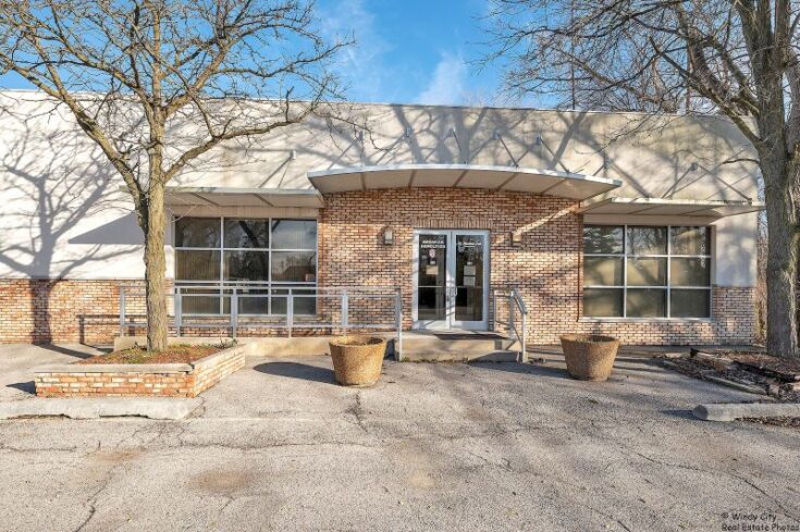Brown Commercial Group brokers sale of 24,490-square-foot industrial property in Elgin