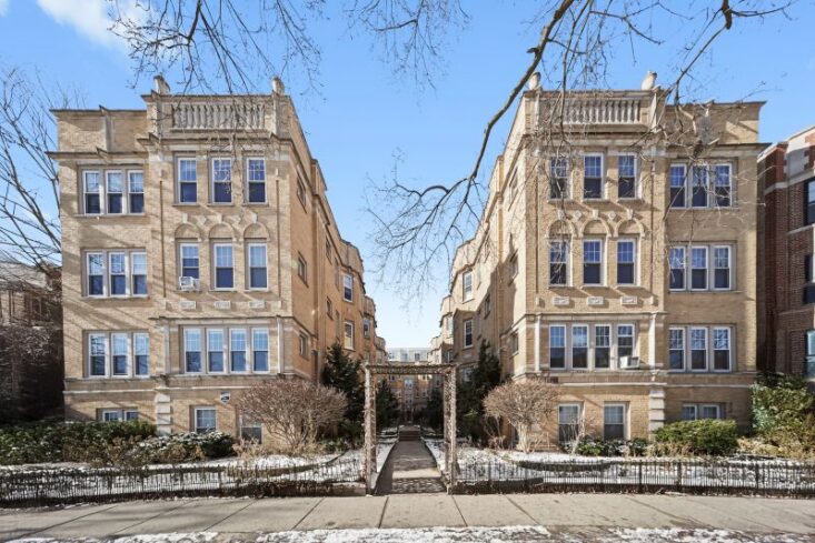 Essex Realty Group brokers sale of 32-unit apartment building in Evanston