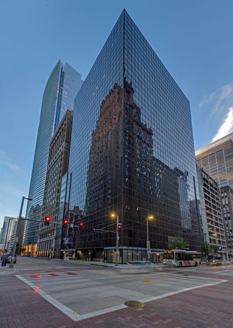 びる JLL Capital Markets closes sale of 222,192-square-foot