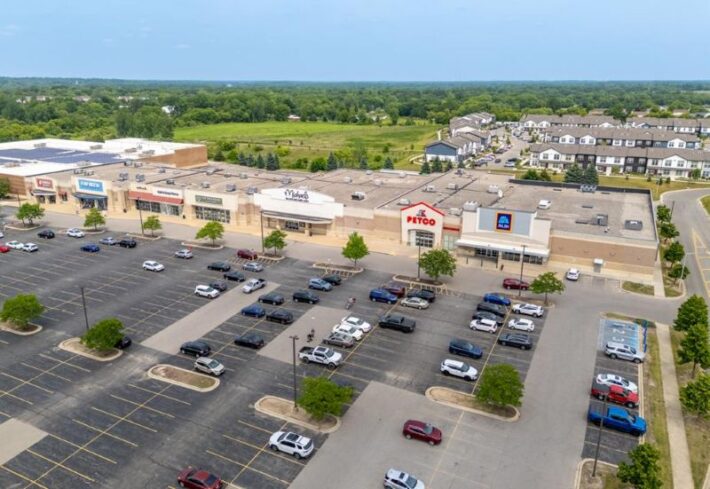 Marcus & Millichap brokers sale of grocery-anchored shopping center in McHenry