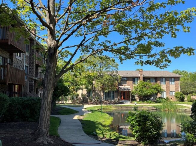 Marcus & Millichap brokers sale of 200-unit apartment property in Palatine