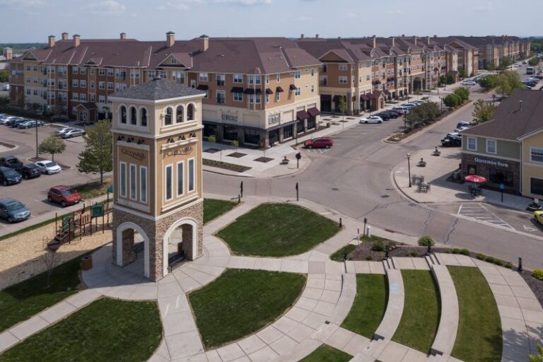 Parcel Unit CBRE facilitates sale of 435-unit multifamily property in Woodbury ...