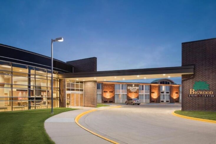 Marcus & Millichap brokers sale of 96-room hotel property in Fergus Falls