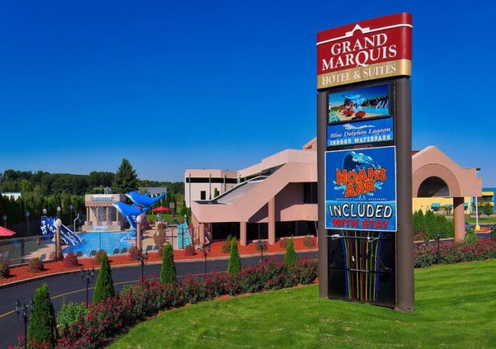 Marcus & Millichap brokers sale of waterpark hotel in Wisconsin Dells