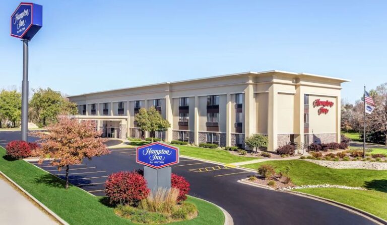 Marcus & Millichap brokers sale of 102-room Hampton Inn hotel in Milwaukee