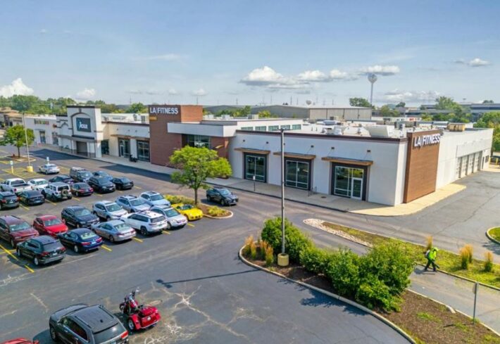 Marcus & Millichap brokers sale of four-suite retail property in Mundelein