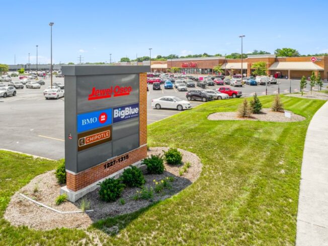 Mid-America brokers sale of 149,185-square-foot community center in Naperville