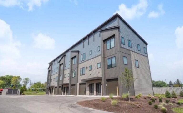 Marcus & Millichap brokers sale of 12-unit multifamily property in Grand Rapids