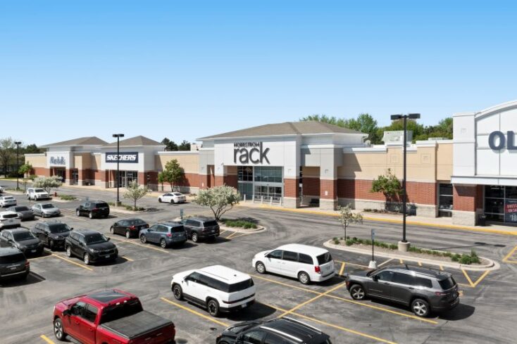 Mid-America Real Estate Corporation brokers sale of 171,860-square-foot shopping center in Geneva