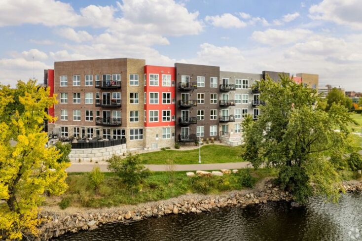 Marcus & Millichap brokers sale of 75-unit apartment property in Wausau