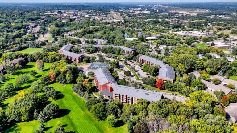 JLL Capital Markets brokers sale of 336-unit apartment community in Burnsville