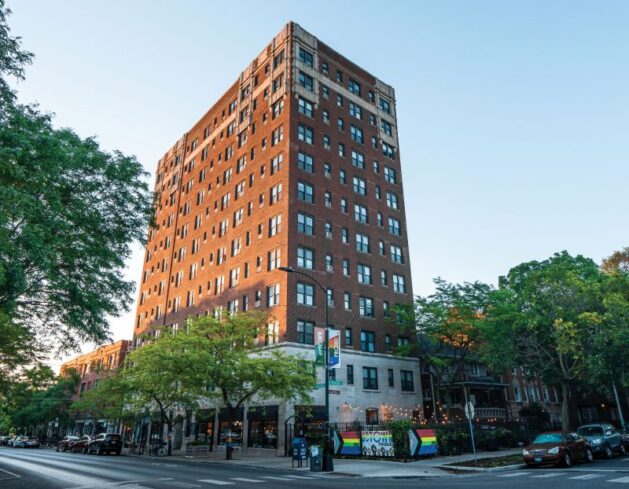 Essex Realty Group brokers sale of 121-unit apartment complex in Chicago's Sheridan Park