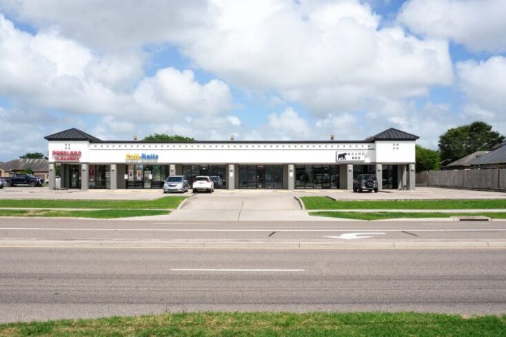 Cravey Real Estate Services brokers sale of 8,750-square-foot retail center in Corpus Christi