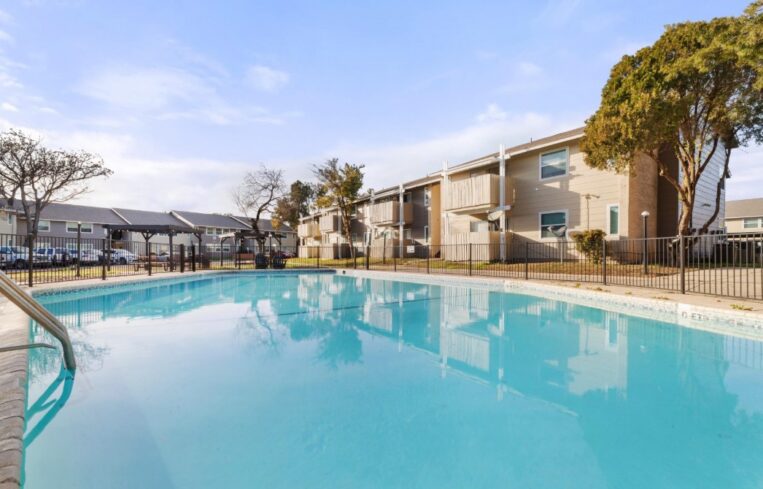 Marcus & Millichap brokers sale of 144-unit apartment building in San Antonio